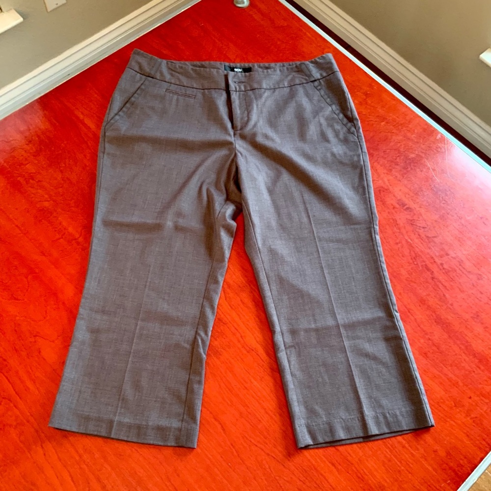 Mossimo gray lightweight crop slack